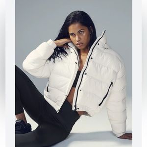 Alo Yoga - Aspen Love Puffer Jacket in Ivory